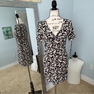 Nasty Gal Floral Mini Dress Y2K with Small Slit, Cap Sleeves with Bow Ti…